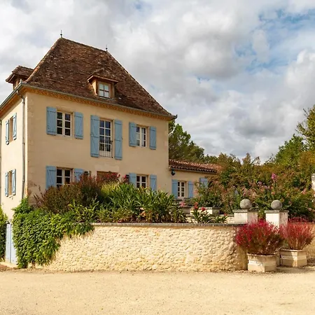 - Spacieuse Maison Pierre Avec Piscine Chauffee, Cuisine D'ete, Petanque, Ping-pong Et Jeux Enfants - 10 Min De Vic بيت للعطل *