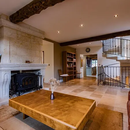 - Spacieuse Maison Pierre Avec Piscine Chauffee, Cuisine D'ete, Petanque, Ping-pong Et Jeux Enfants - 10 Min De Vic *