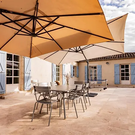 - Spacieuse Maison Pierre Avec Piscine Chauffee, Cuisine D'ete, Petanque, Ping-pong Et Jeux Enfants - 10 Min De Vic بيت للعطل