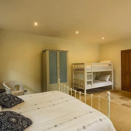 - Spacieuse Maison Pierre Avec Piscine Chauffee, Cuisine D'ete, Petanque, Ping-pong Et Jeux Enfants - 10 Min De Vic *
