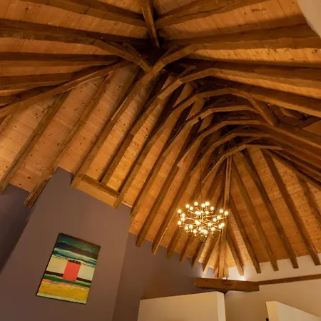 - Spacieuse Maison Pierre Avec Piscine Chauffee, Cuisine D'ete, Petanque, Ping-pong Et Jeux Enfants - 10 Min De Vic بيت للعطل *